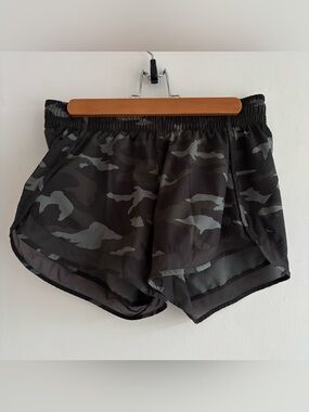 Athleta Camo Green Mesh Racer Run Shorts 4” Inseam Women’s S